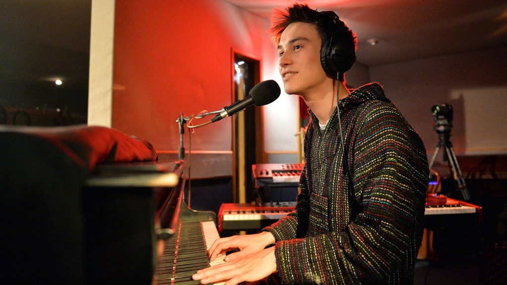 Jacob Collier (UK) + support
